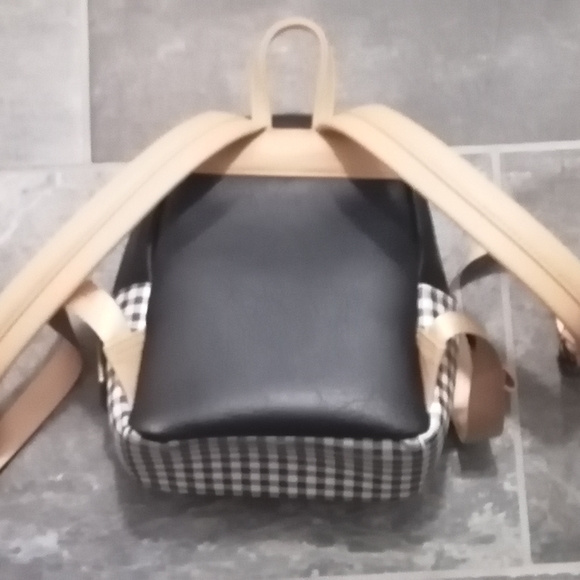 RARE Winnie the Pooh backpack - Picture 2 of 3